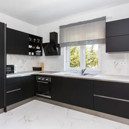 Sasa - C - Mpolo Apartment *